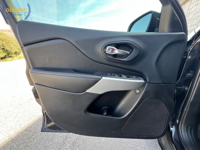 2018 Jeep Cherokee in Decatur, GA 30032 - 2460274 37