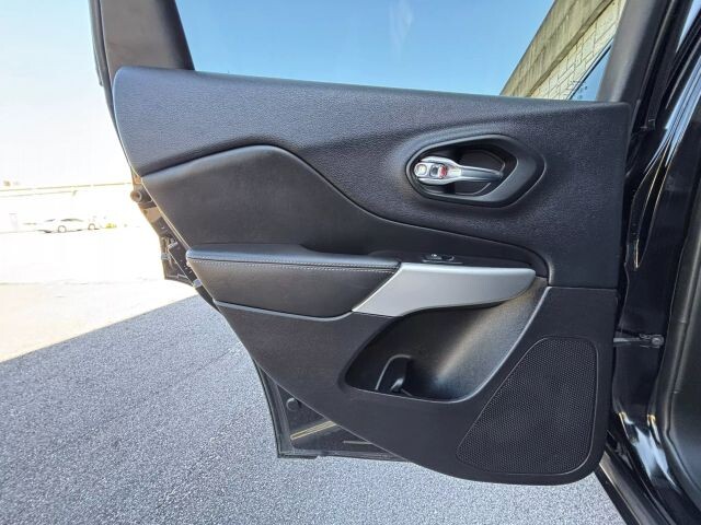 2018 Jeep Cherokee in Decatur, GA 30032 - 2460274 84