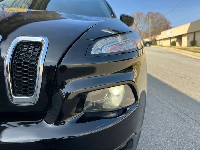 2018 Jeep Cherokee in Decatur, GA 30032 - 2460274 13