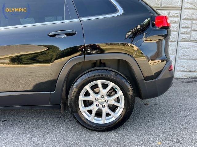 2018 Jeep Cherokee in Decatur, GA 30032 - 2460274 9