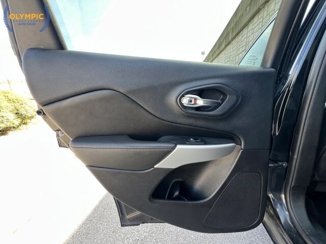 2018 Jeep Cherokee in Decatur, GA 30032 - 2460274 39