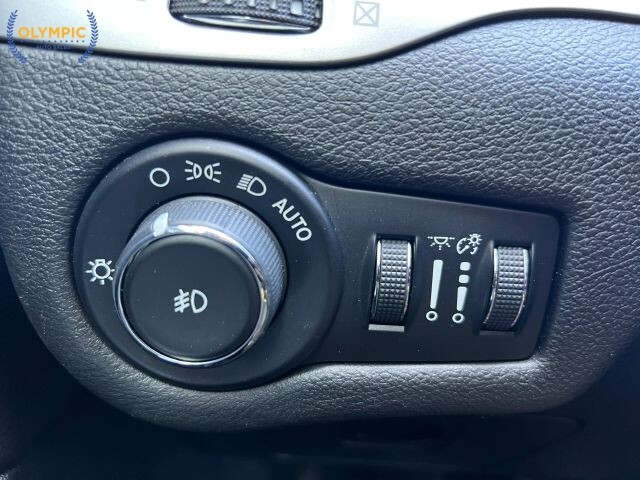 2018 Jeep Cherokee in Decatur, GA 30032 - 2460274 34