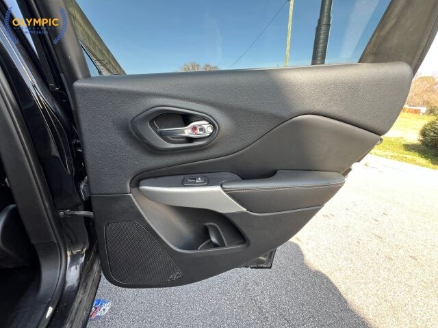 2018 Jeep Cherokee in Decatur, GA 30032 - 2460274 40