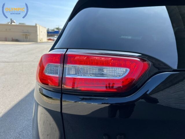 2018 Jeep Cherokee in Decatur, GA 30032 - 2460274 15