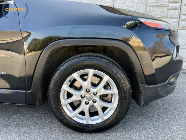 2018 Jeep Cherokee in Decatur, GA 30032 - 2460274 10