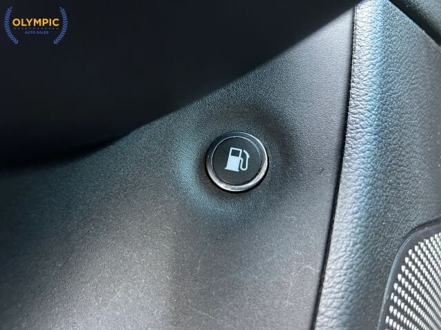 2018 Jeep Cherokee in Decatur, GA 30032 - 2460274 35