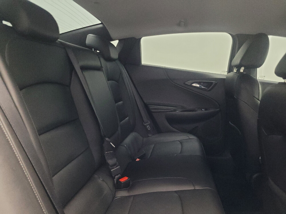 2018 Chevrolet Malibu in Jackson, MS 39211 - 2461965 19