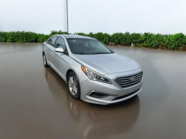 2017 Hyundai Sonata in COSTA MESA, CA 92626 - 2463345
