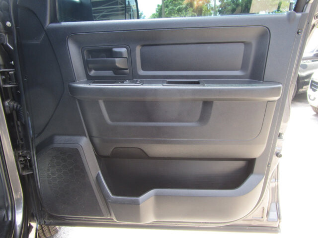 2014 RAM 3500 in Tampa, FL 33604-6914 - 2465020 30