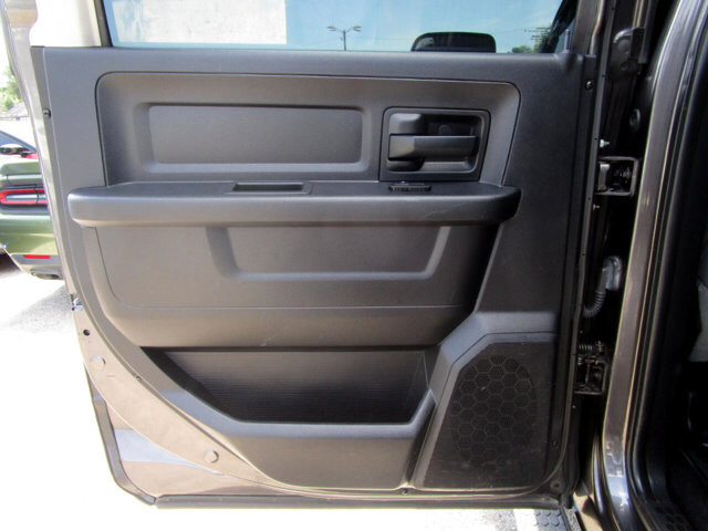 2014 RAM 3500 in Tampa, FL 33604-6914 - 2465020 13