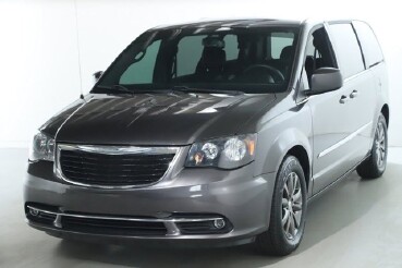 2015 Chrysler Town & Country in Bedford, OH 44146