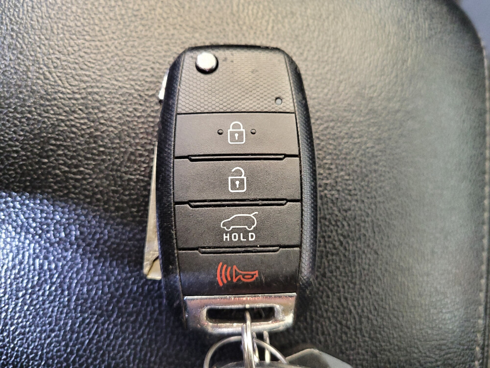 2016 Kia Sorento in Louisville, KY 40258 - 2465861 32