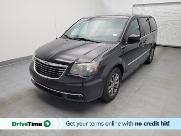 2015 Chrysler Town & Country in Toledo, OH 43617