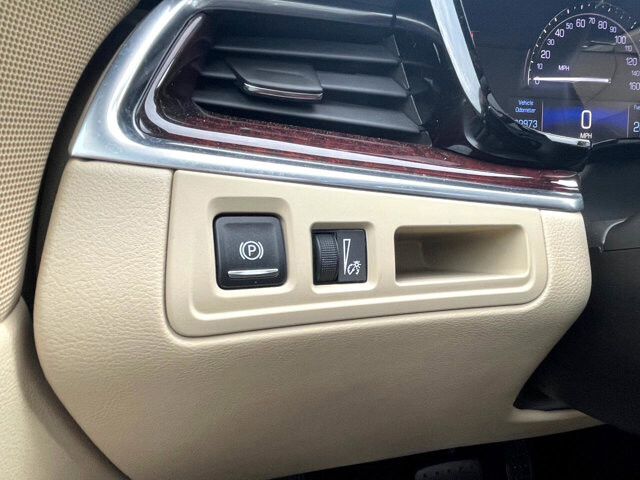 2017 Cadillac XT5 in Baltimore, MD 21225 - 2466442 42