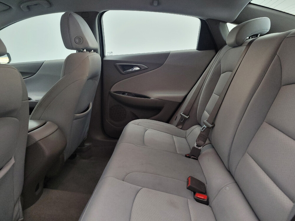 2020 Chevrolet Malibu in Fairfield, OH 45014 - 2466868 18