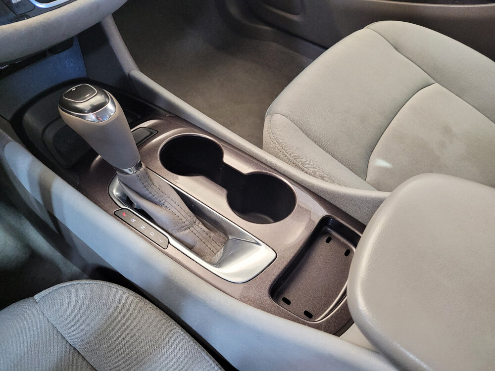 2020 Chevrolet Malibu in Fairfield, OH 45014 - 2466868 26