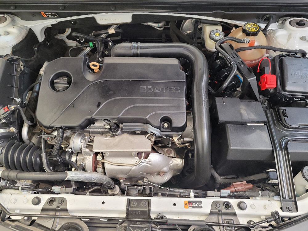 2020 Chevrolet Malibu in Fairfield, OH 45014 - 2466868 30