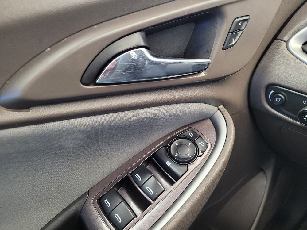 2020 Chevrolet Malibu in Fairfield, OH 45014 - 2466868 27