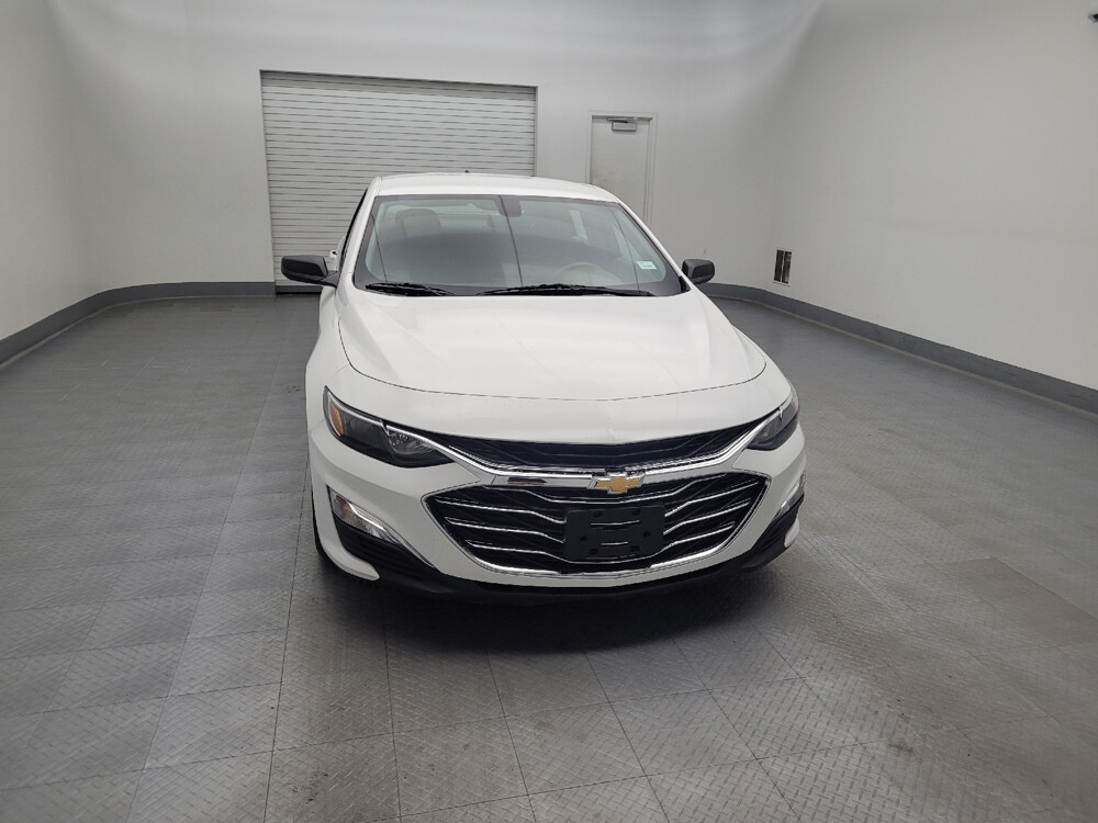 2020 Chevrolet Malibu in Fairfield, OH 45014 - 2466868 14