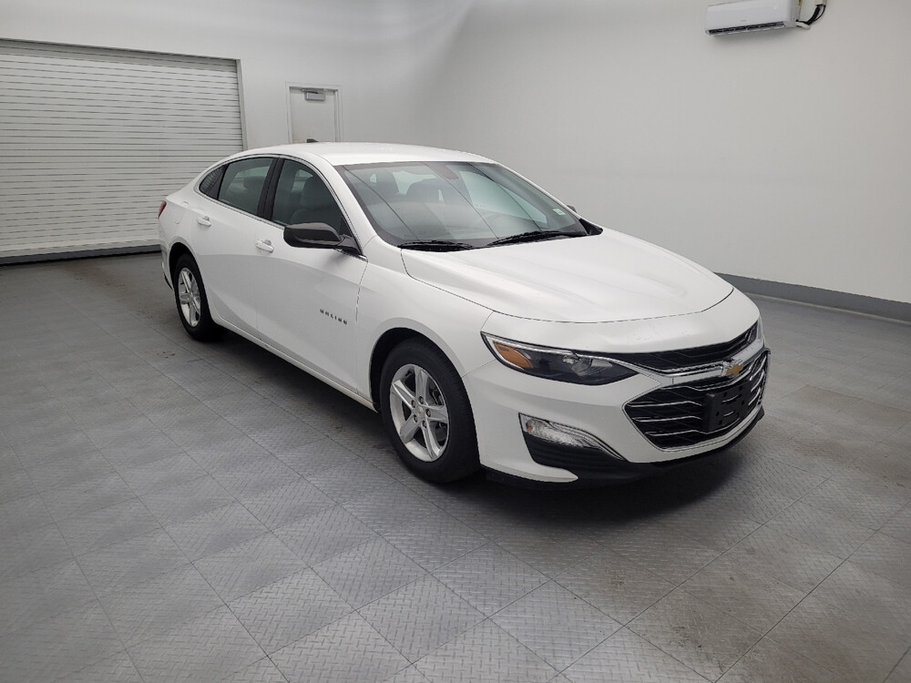 2020 Chevrolet Malibu in Fairfield, OH 45014 - 2466868 11