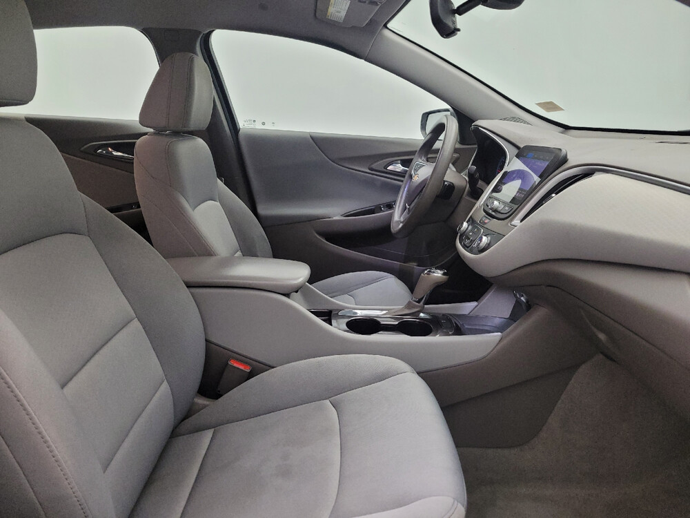 2020 Chevrolet Malibu in Fairfield, OH 45014 - 2466868 21