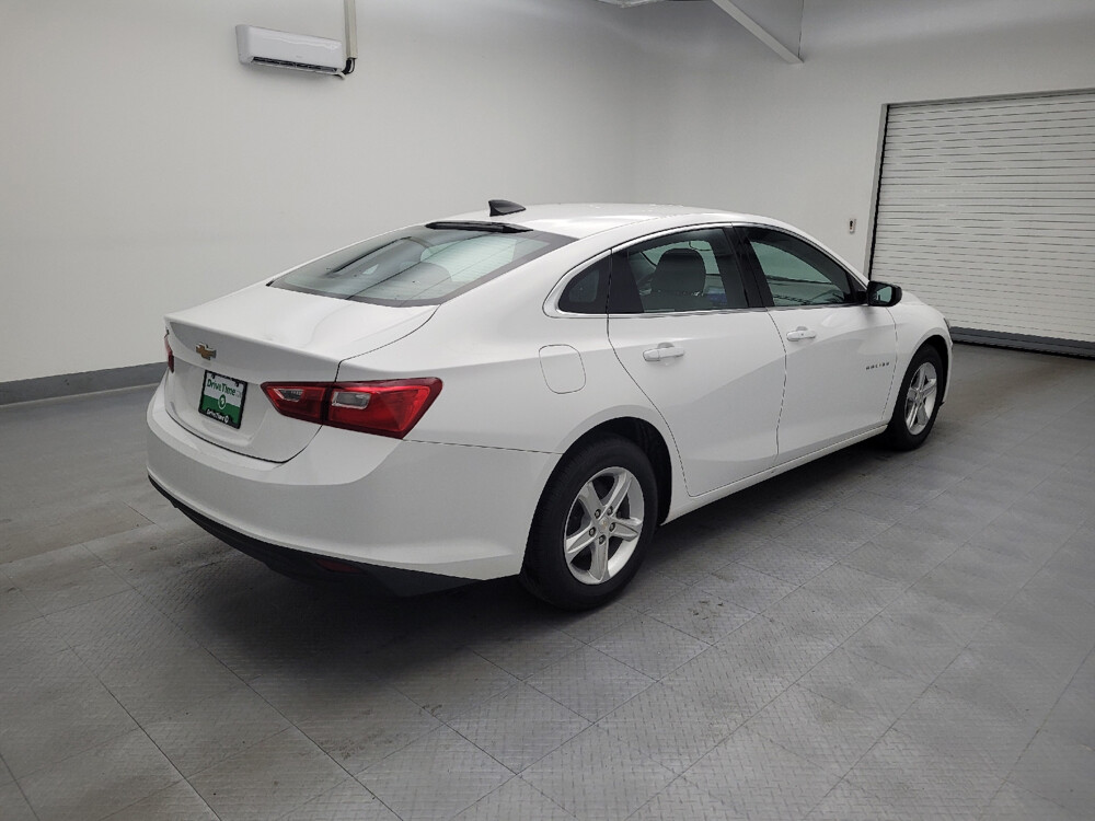 2020 Chevrolet Malibu in Fairfield, OH 45014 - 2466868 10