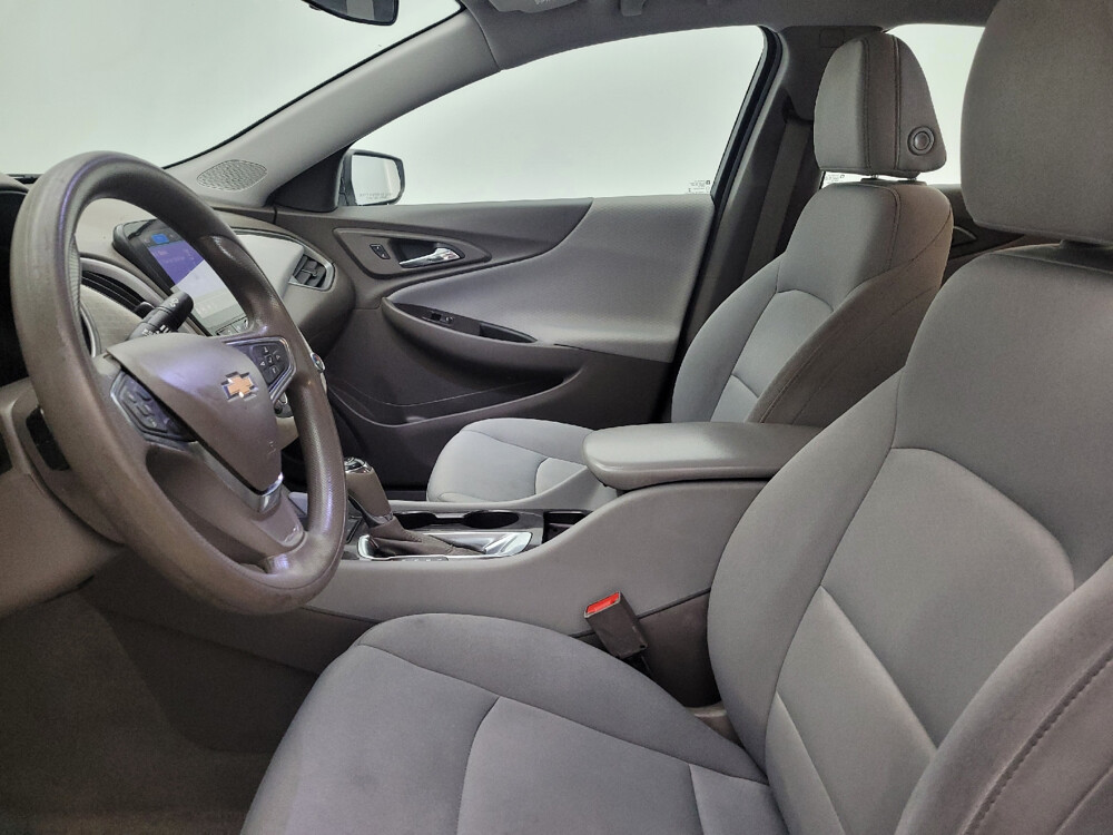 2020 Chevrolet Malibu in Fairfield, OH 45014 - 2466868 17