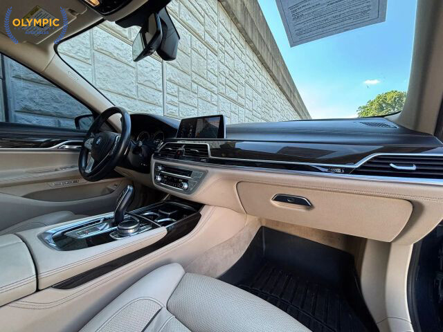 2016 BMW 740i in Decatur, GA 30032 - 2467336 21