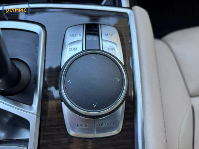 2016 BMW 740i in Decatur, GA 30032 - 2467336 32