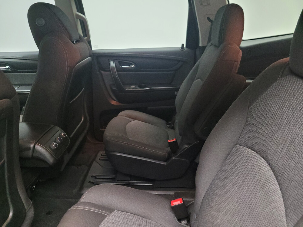 2017 Chevrolet Traverse in Taylor, MI 48180 - 2469037 18