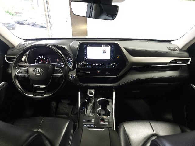 2020 Toyota Highlander in Cinnaminson, NJ 08077 - 2469748 17