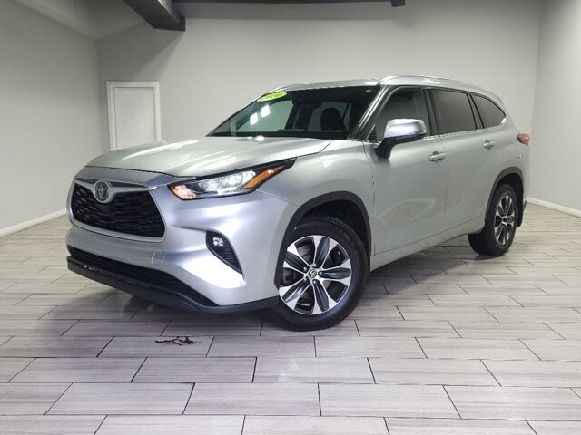 2020 Toyota Highlander in Cinnaminson, NJ 08077 - 2469748