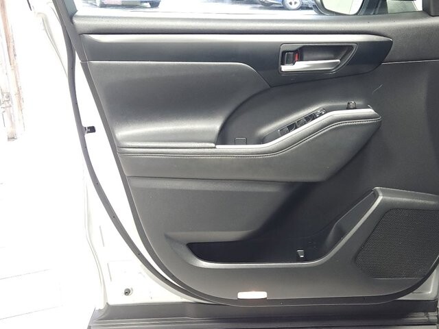 2020 Toyota Highlander in Cinnaminson, NJ 08077 - 2469748 10