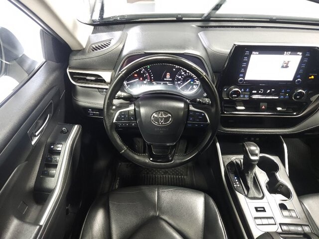 2020 Toyota Highlander in Cinnaminson, NJ 08077 - 2469748 18