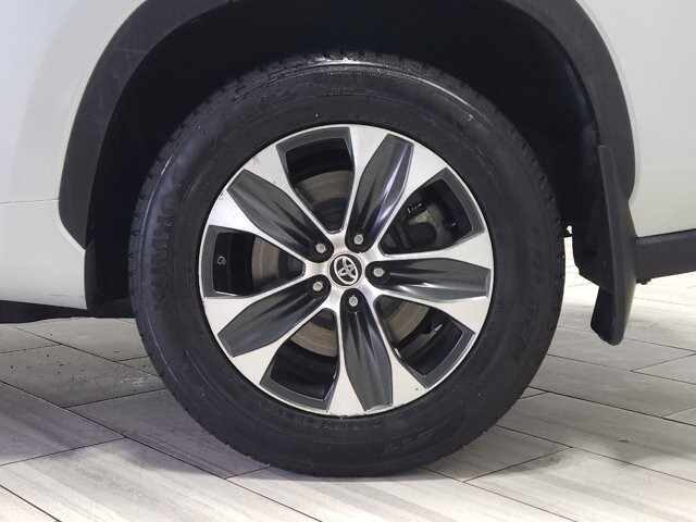 2020 Toyota Highlander in Cinnaminson, NJ 08077 - 2469748 9