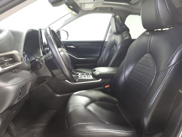 2020 Toyota Highlander in Cinnaminson, NJ 08077 - 2469748 11