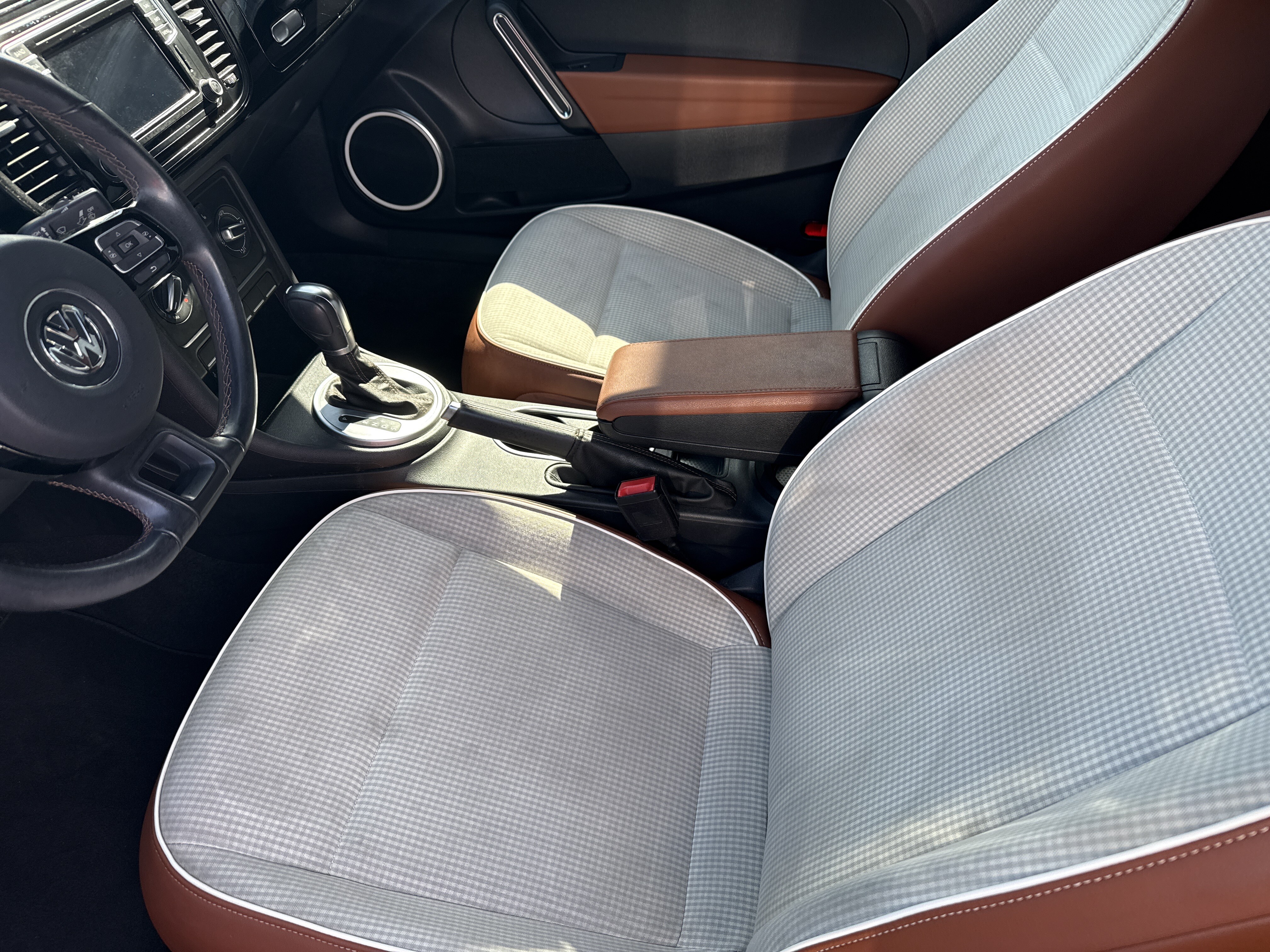 2016 Volkswagen Beetle in Phoenix, AZ 85022 - 2469750 18