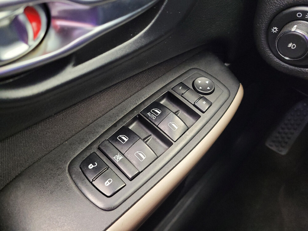 2018 Jeep Cherokee in Miamisburg, OH 45342 - 2469941 27