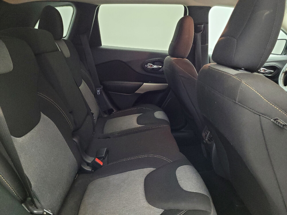 2018 Jeep Cherokee in Miamisburg, OH 45342 - 2469941 19