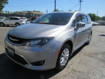 2017 Chrysler Pacifica in Kansas City, KS 66102