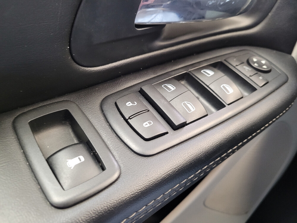 2016 Chrysler Town & Country in Lexington, KY 40509 - 5741285 27