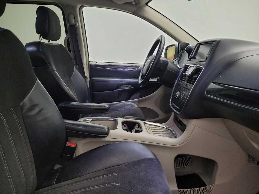 2016 Chrysler Town & Country in Lexington, KY 40509 - 5741285 21