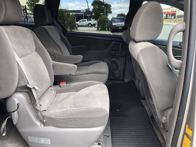 2009 Toyota Sienna in Belleville, NJ 07109-2923 - 942362 12