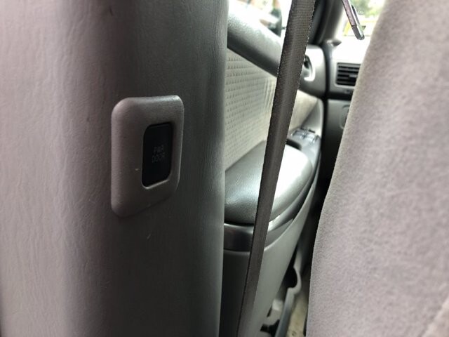 2009 Toyota Sienna in Belleville, NJ 07109-2923 - 942362 19