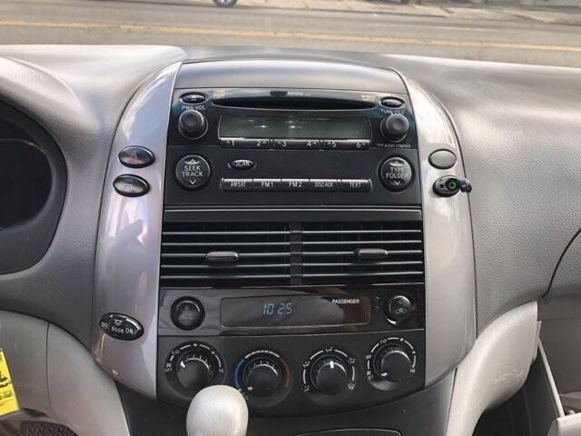 2009 Toyota Sienna in Belleville, NJ 07109-2923 - 942362 25