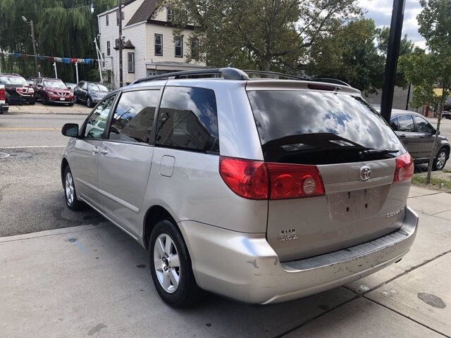 2009 Toyota Sienna in Belleville, NJ 07109-2923 - 942362 9