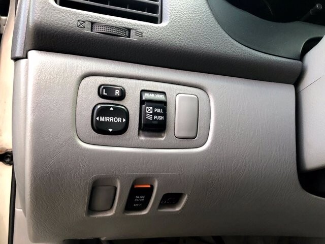 2009 Toyota Sienna in Belleville, NJ 07109-2923 - 942362 56