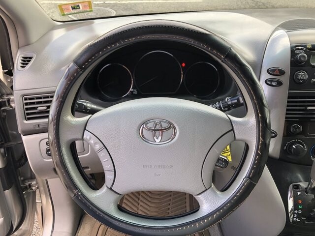 2009 Toyota Sienna in Belleville, NJ 07109-2923 - 942362 24