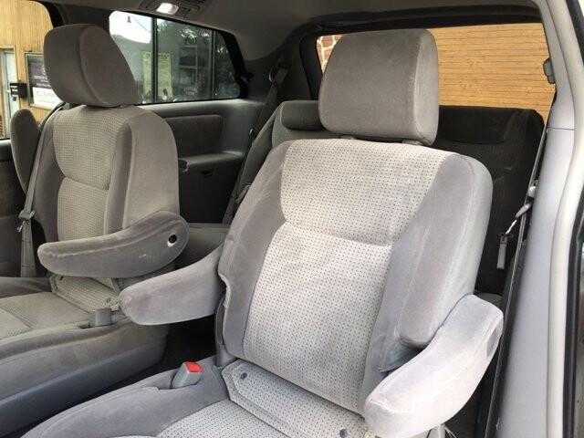 2009 Toyota Sienna in Belleville, NJ 07109-2923 - 942362 17