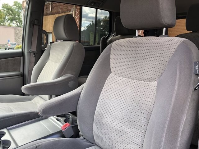 2009 Toyota Sienna in Belleville, NJ 07109-2923 - 942362 23